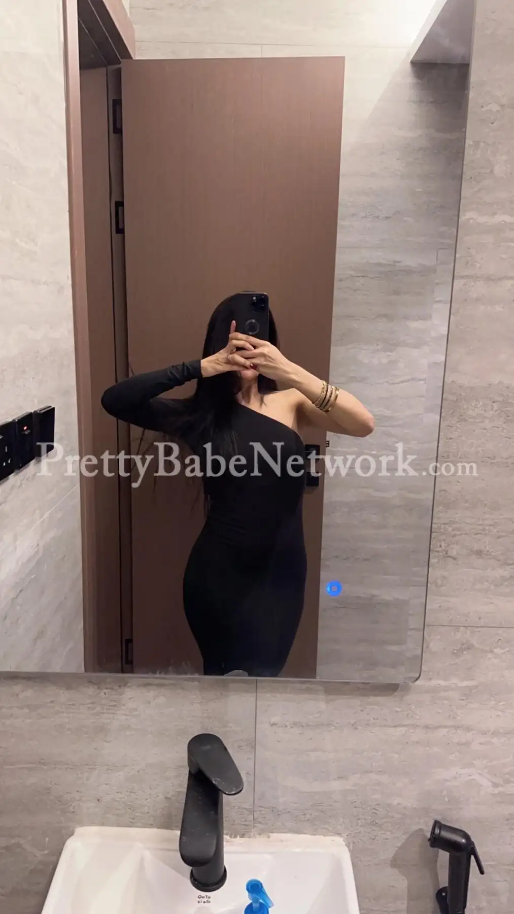 Tania Sharma—Air hostess Escort in Noida Sector 15 for Private Meetups